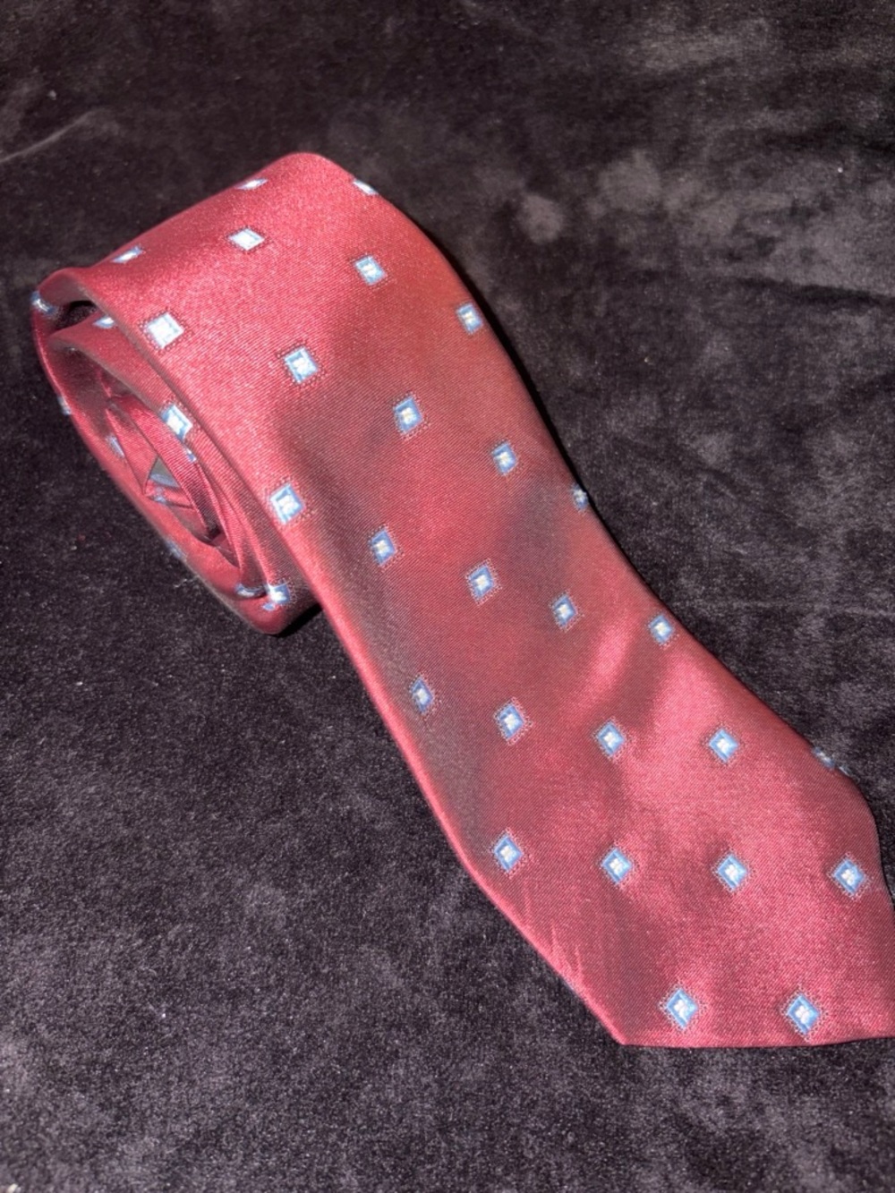 Van Heusen Mens Necktie OS Burgundy Blue Geometric Silk Blend Classic EUC